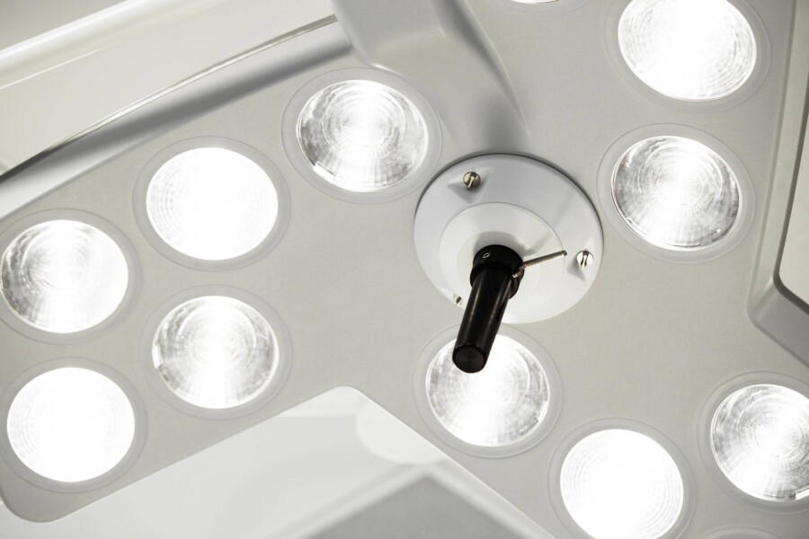 Co ile rozmieścić halogeny w suficie by uzyskać optymalne oświetlenie?