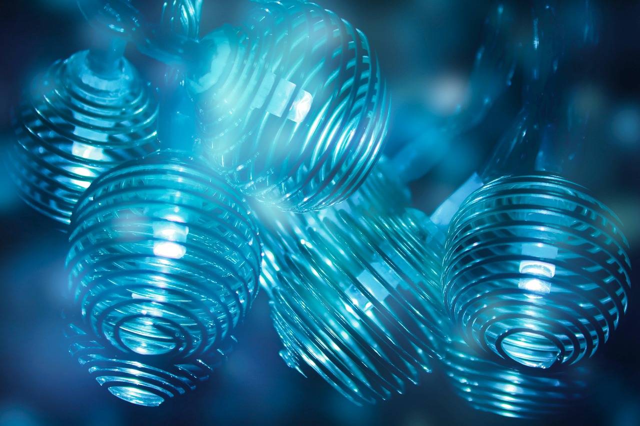 Jakie taśmy led polecacie do ozdobnego oświetlenia wnętrz?